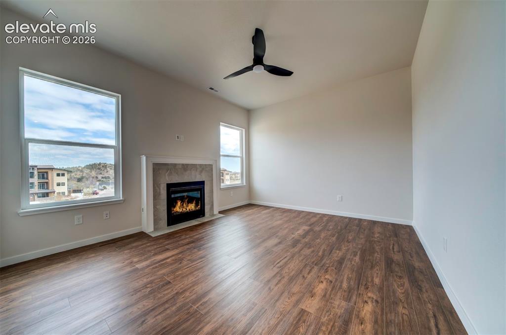 Image 7 of 40: Living Room