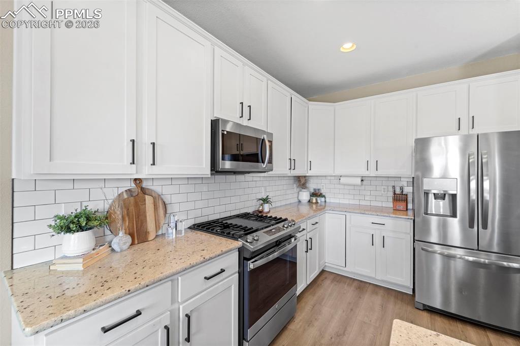 Image 10 of 49: Kitchen