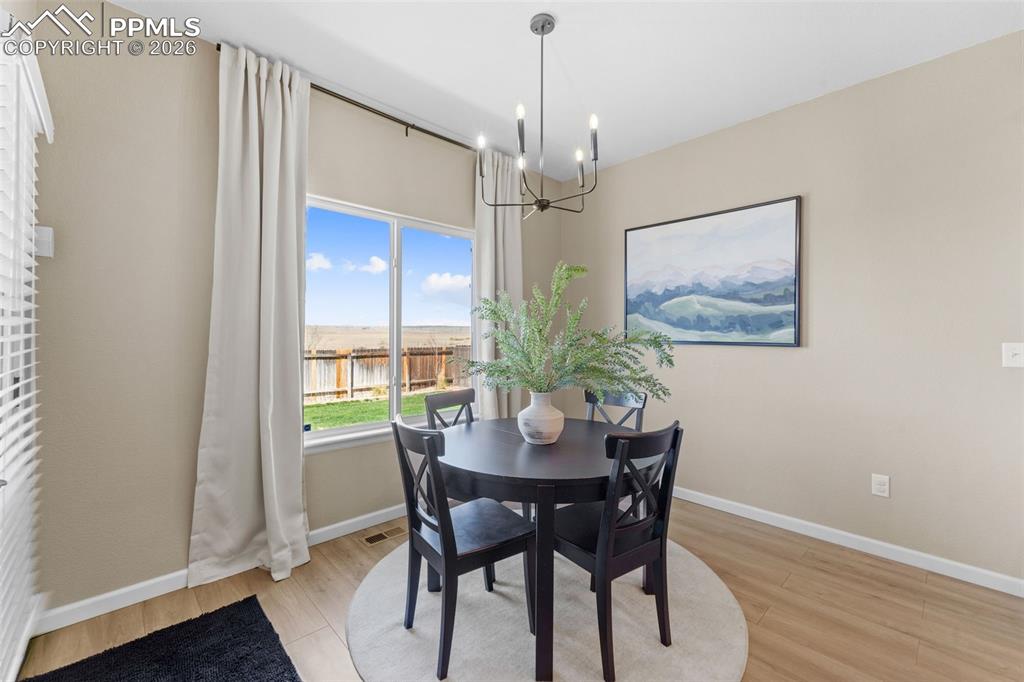 Image 13 of 49: Dining Area