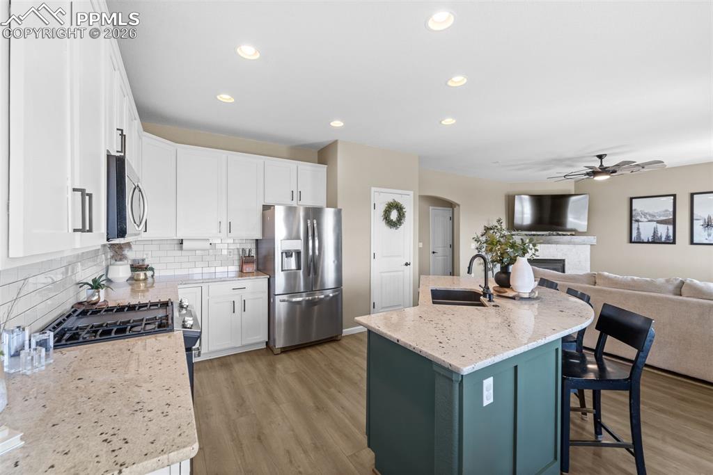 Image 9 of 49: Kitchen