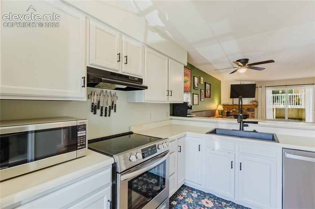 Image 13 of 37: Kitchen