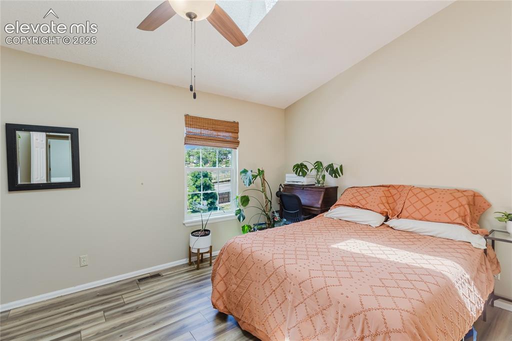 Image 17 of 37: Bedroom