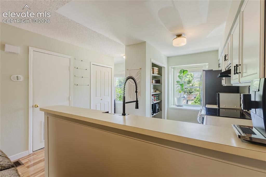 Image 7 of 37: Kitchen