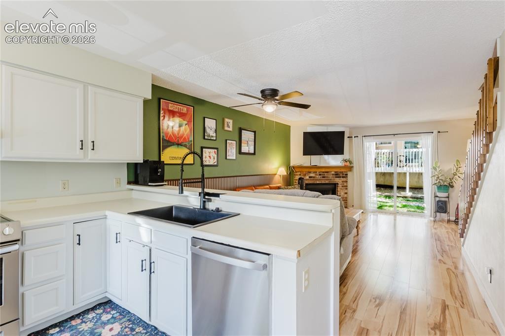 Image 9 of 37: Kitchen