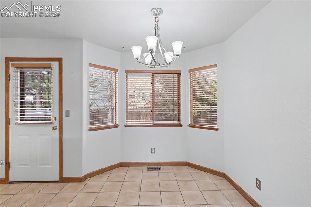 Image 12 of 37: Dining Area