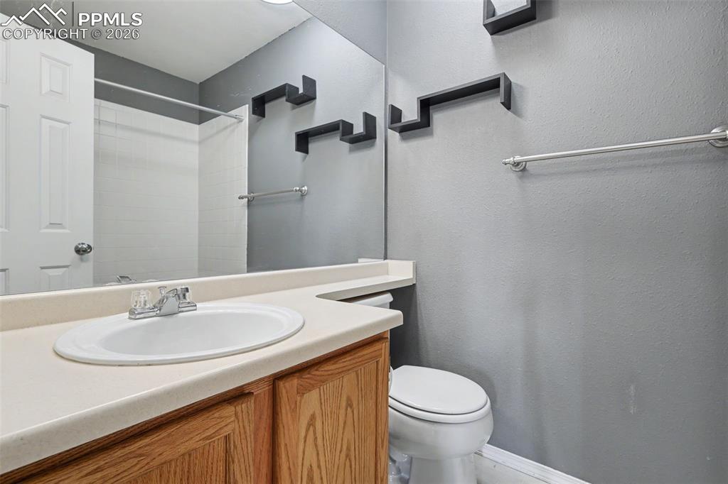 Image 31 of 37: Bathroom