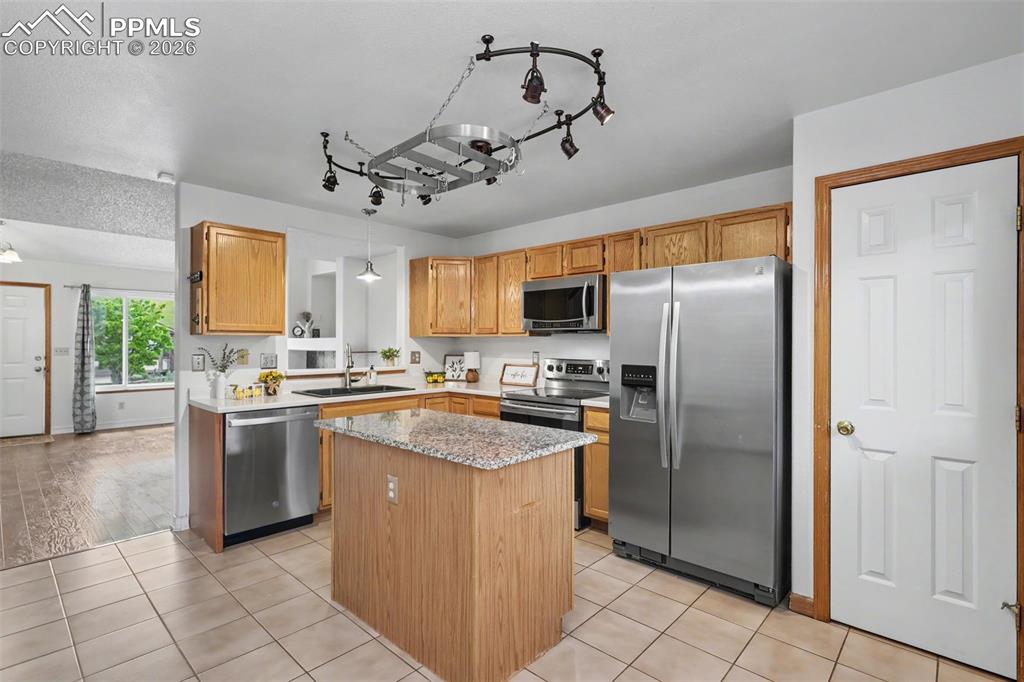 Image 6 of 37: Kitchen
