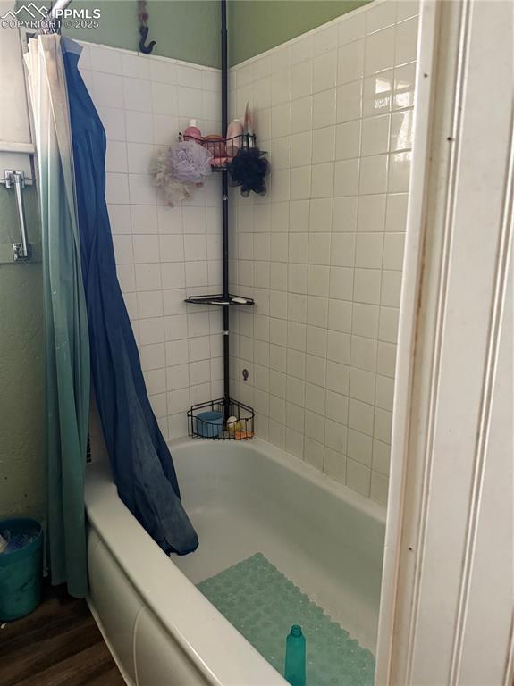 Image 7 of 12: Bathroom