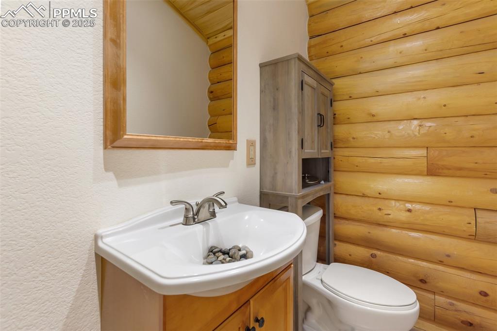 Image 17 of 50: Bathroom