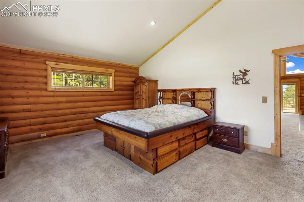 Image 18 of 50: Bedroom