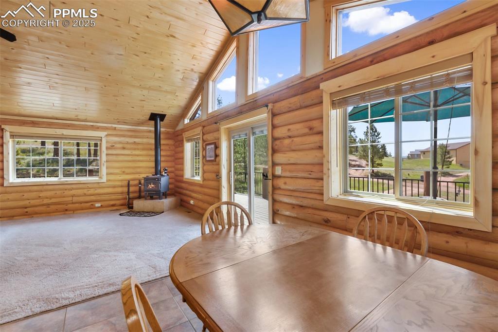 Image 8 of 50: Dining Area