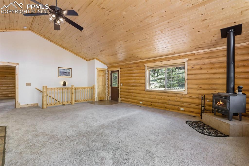Image 9 of 50: Living Room