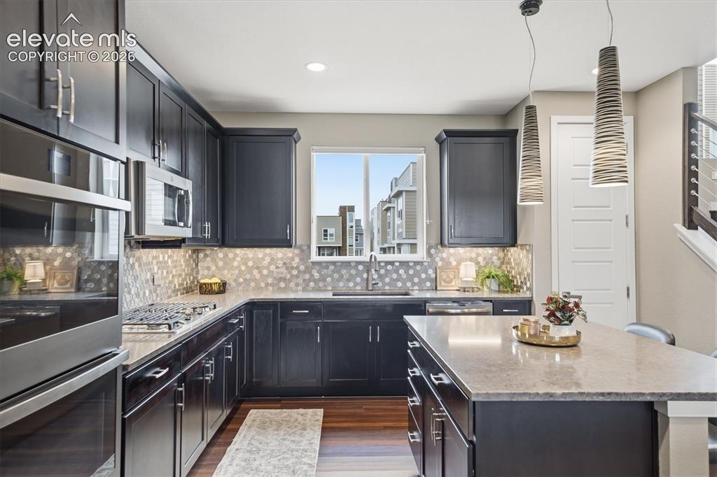 Image 10 of 47: Kitchen