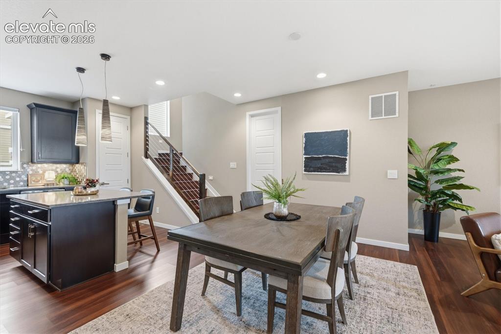 Image 14 of 47: Dining Area