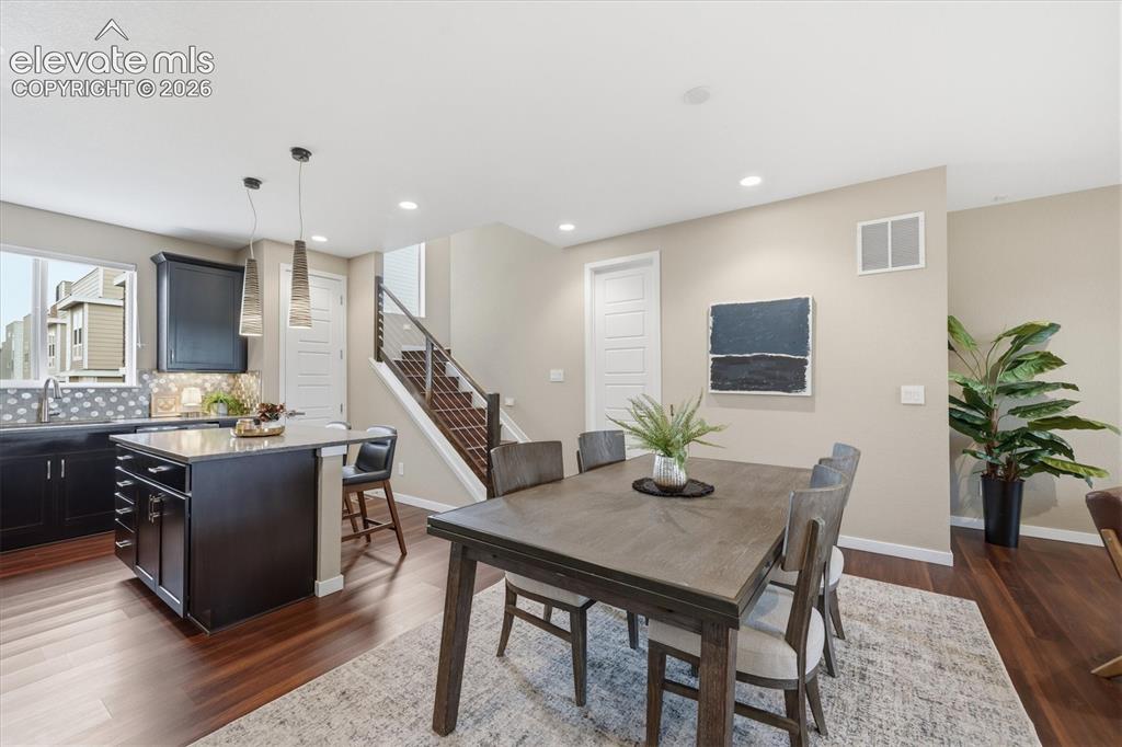 Image 16 of 47: Dining Area