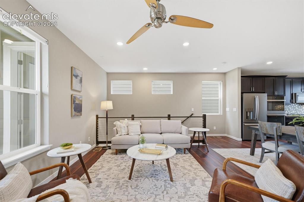 Image 19 of 47: Living Room