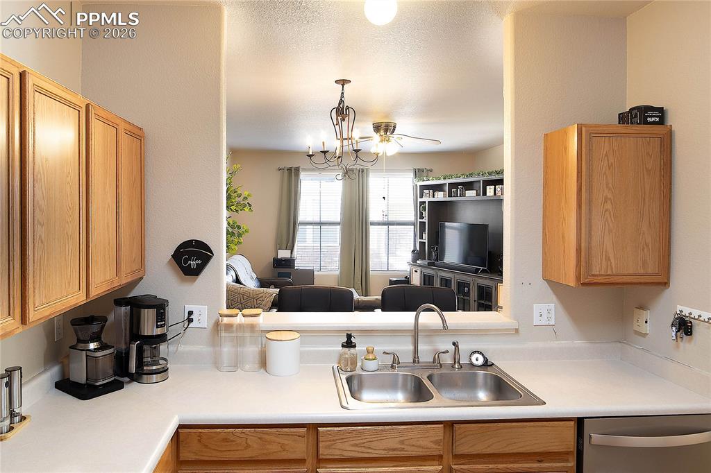 Image 10 of 30: Kitchen