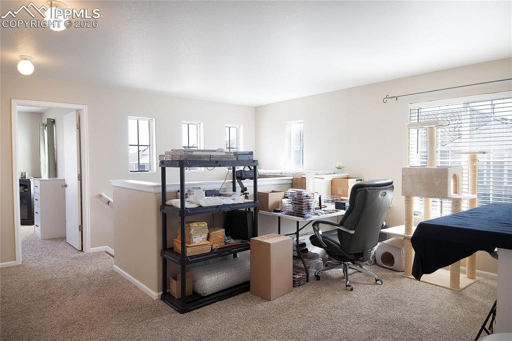 Image 16 of 30: Office