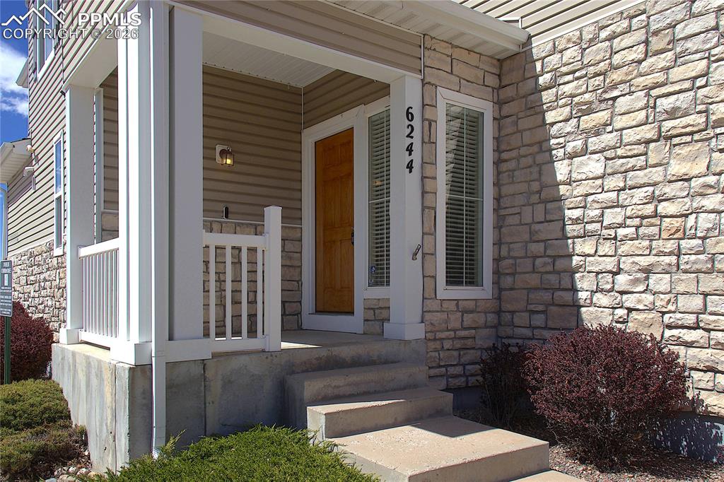 Image 28 of 30: Entry