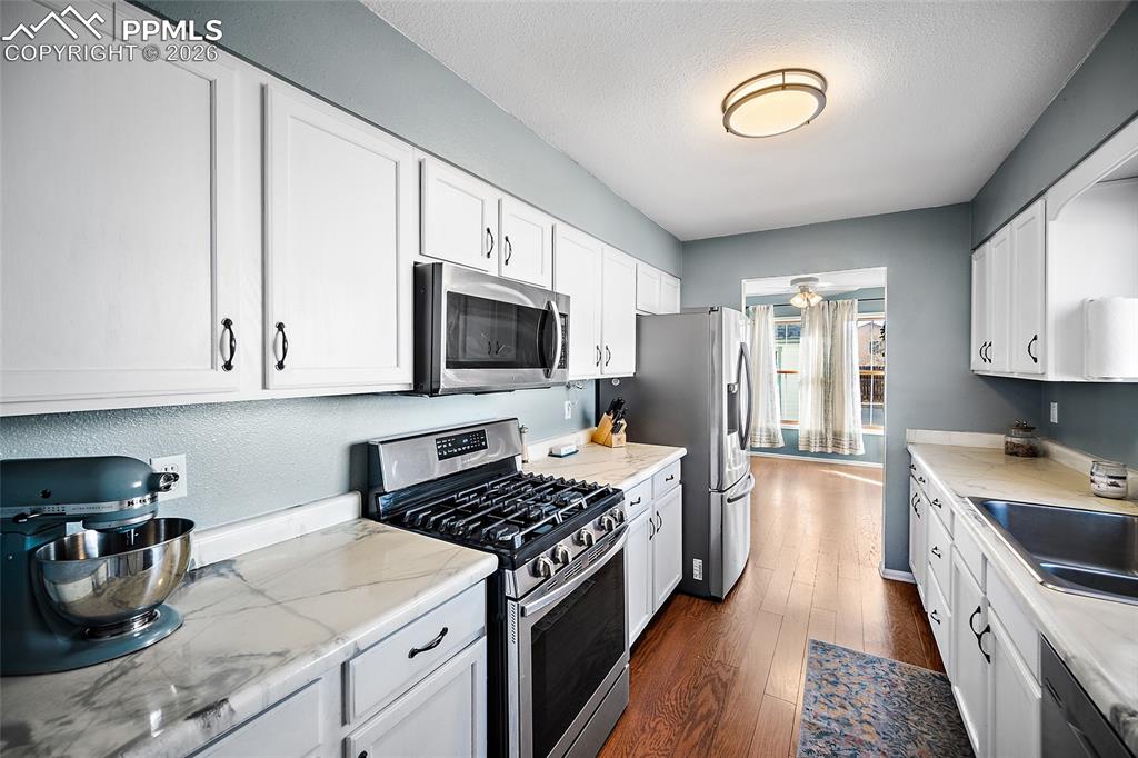 Image 10 of 38: Kitchen