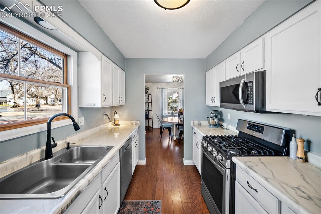 Image 11 of 38: Kitchen