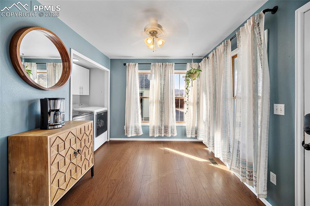 Image 13 of 38: Dining Area