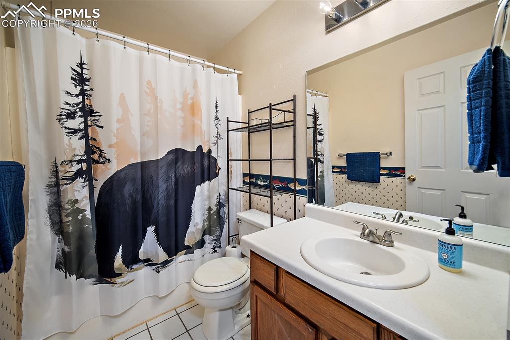 Image 20 of 38: Bathroom