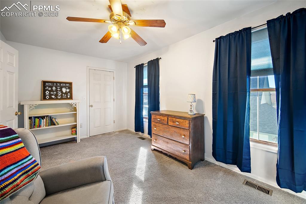 Image 23 of 38: Sitting Room