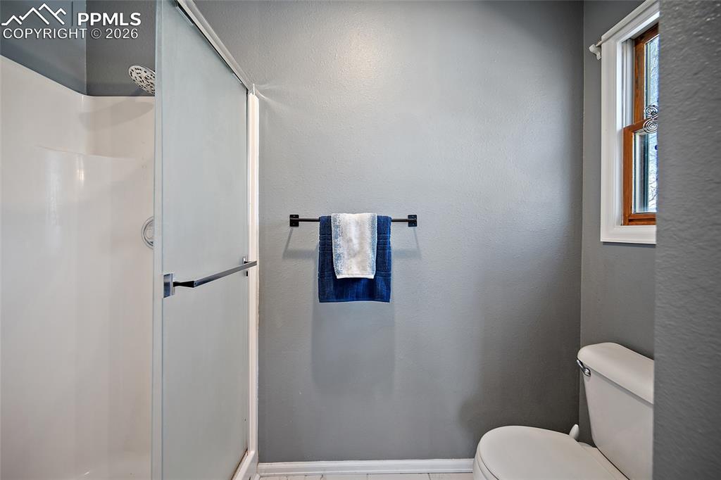 Image 32 of 38: Bathroom