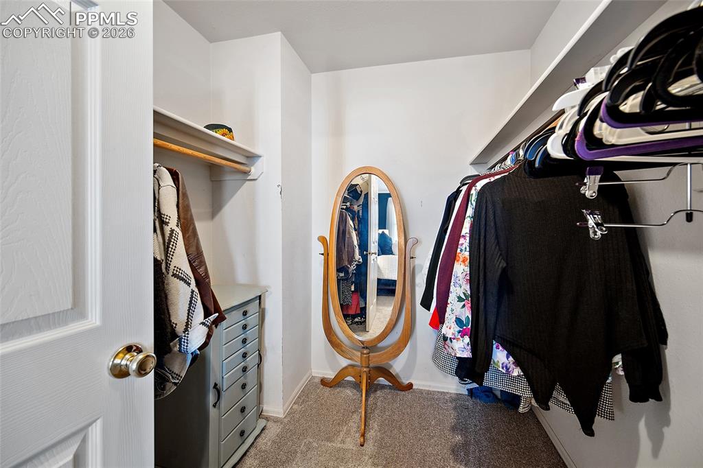 Image 33 of 38: Closet