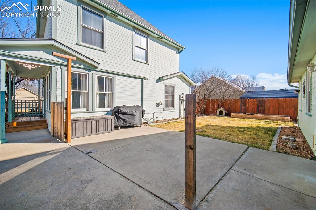 Image 36 of 38: Back of Structure