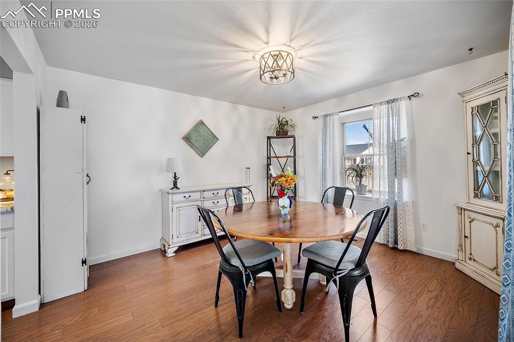 Image 7 of 38: Dining Area