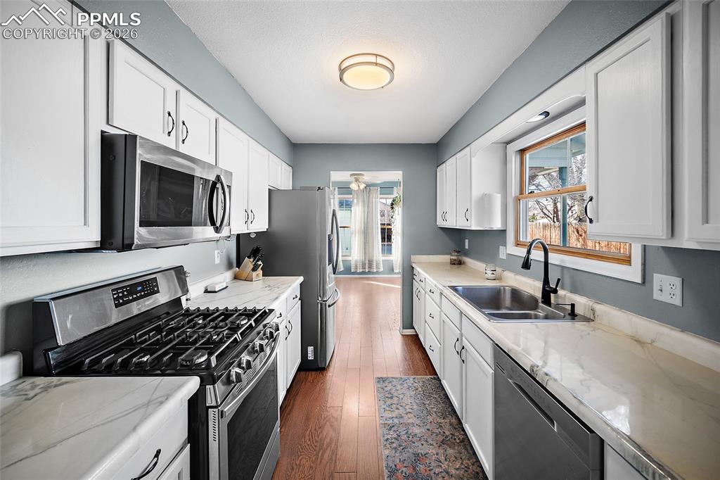 Image 9 of 38: Kitchen