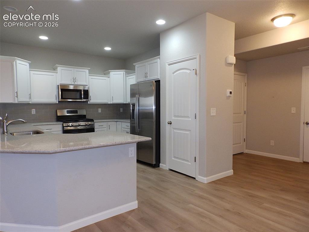 Image 4 of 14: Kitchen