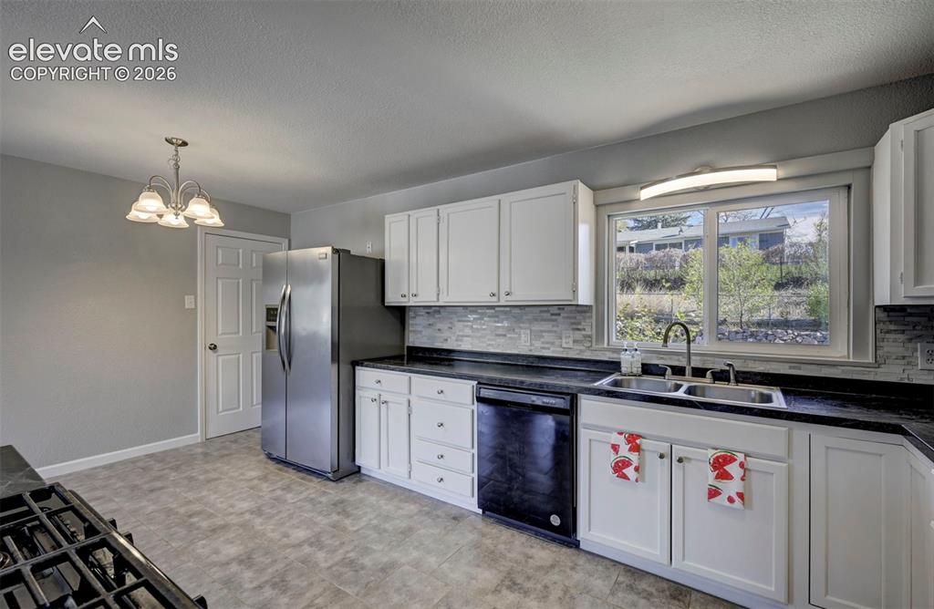 Image 9 of 24: Kitchen