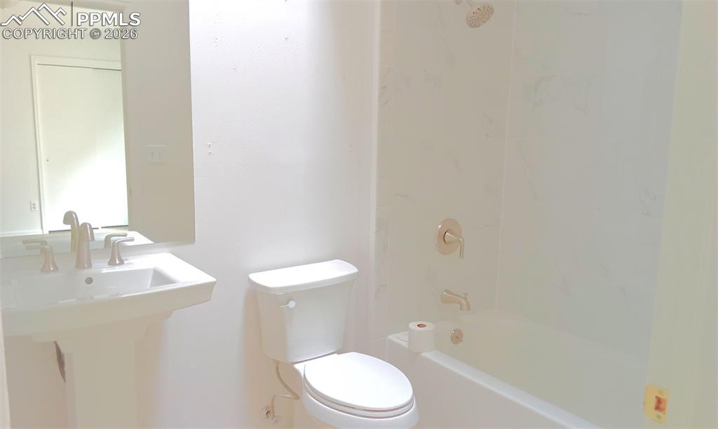 Image 11 of 13: Master Bathroom