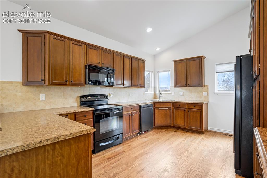 Image 12 of 47: Kitchen