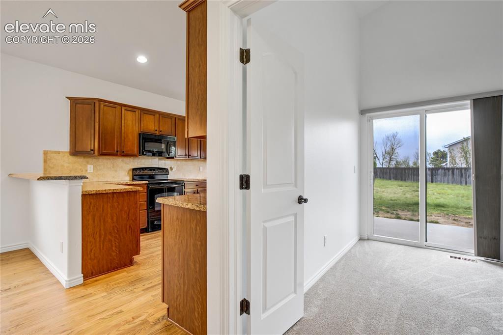Image 15 of 47: Kitchen