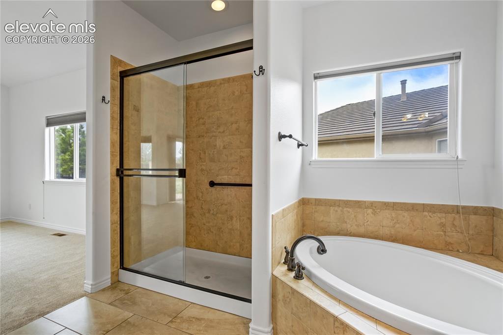 Image 22 of 47: Bathroom