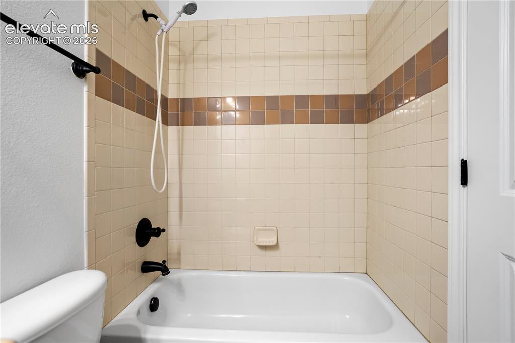 Image 29 of 47: Bathroom