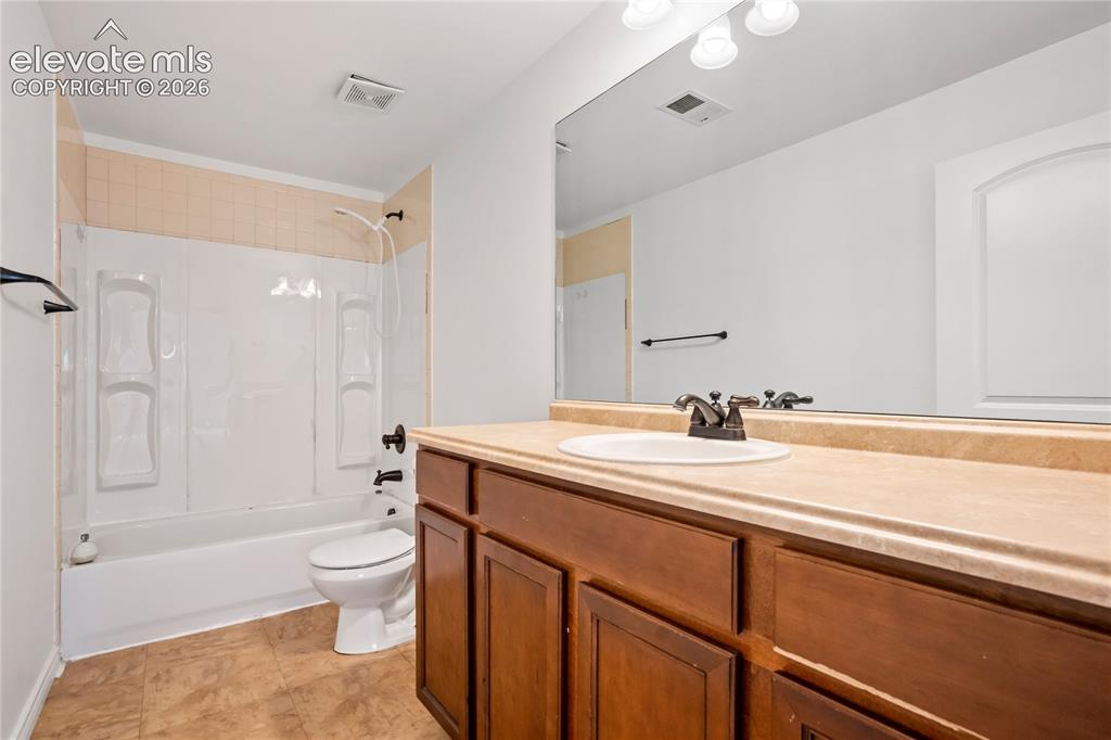 Image 41 of 47: Bathroom