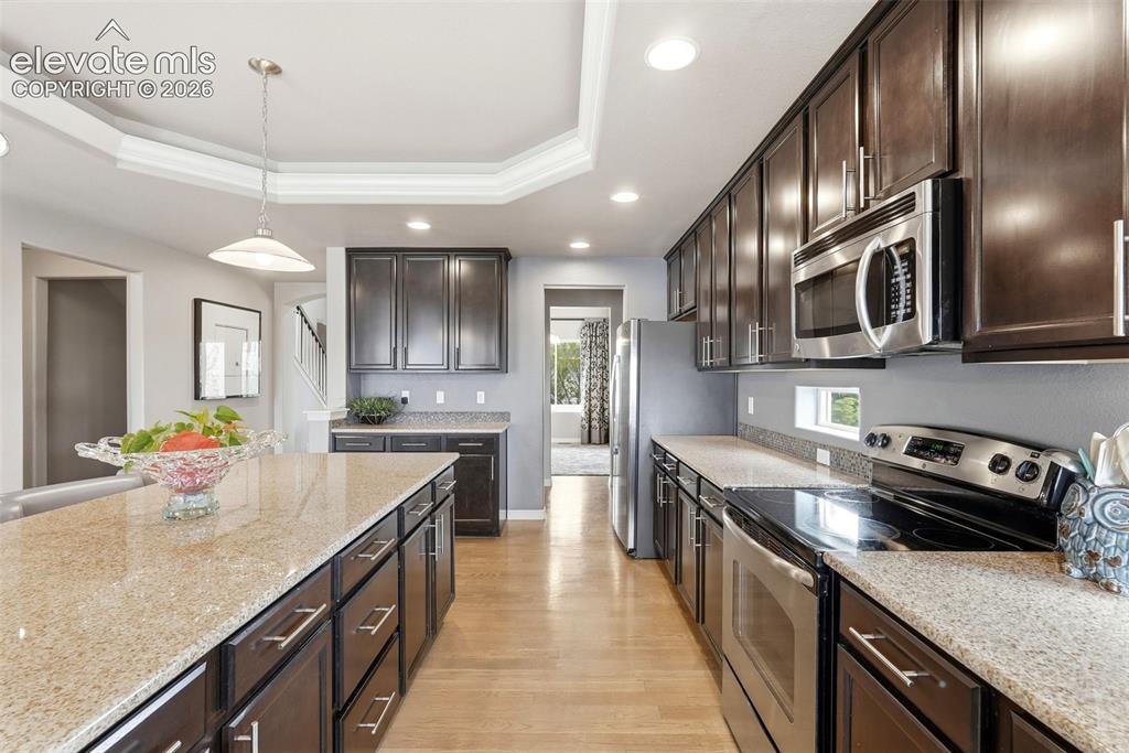 Image 12 of 50: Kitchen