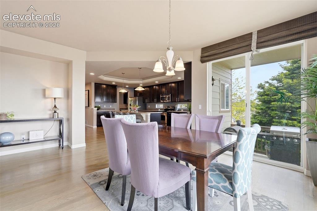 Image 15 of 50: Dining Area