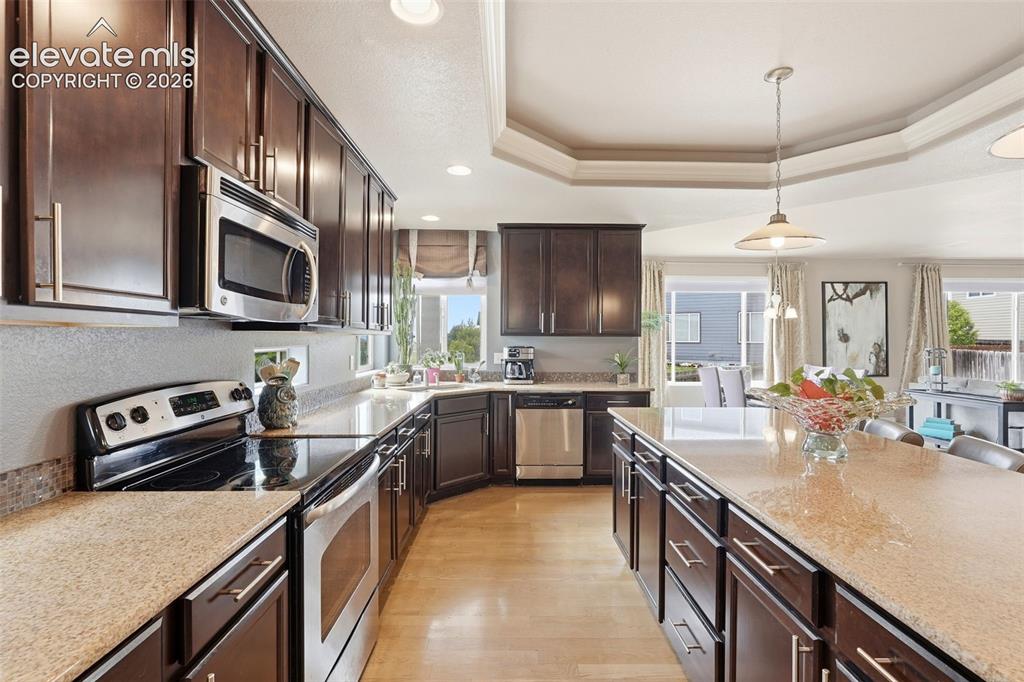 Image 9 of 50: Kitchen