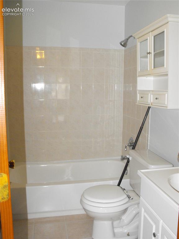 Image 7 of 21: Bathroom