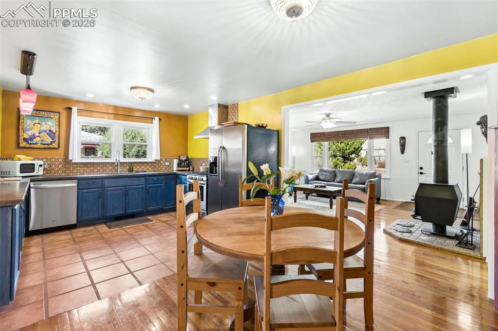 Image 12 of 50: Dining Area