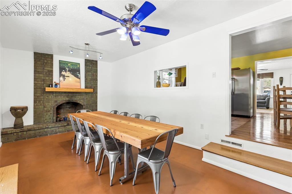 Image 21 of 50: Family Room