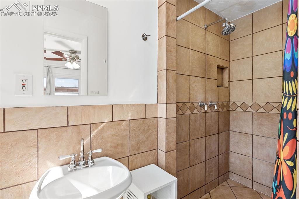 Image 25 of 50: Master Bathroom