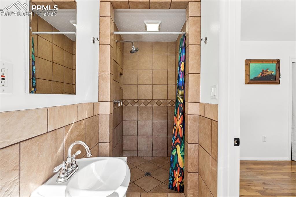 Image 26 of 50: Master Bathroom