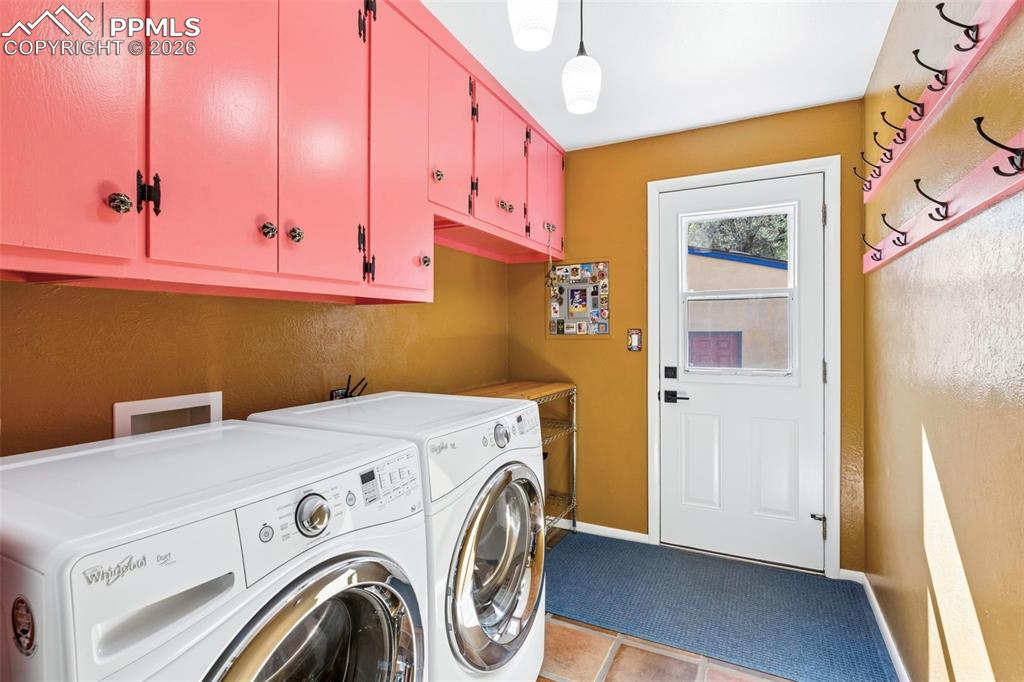 Image 30 of 50: Laundry